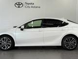 Toyota Camry Luxe eCVT 2025 годаүшін23 900 000 тг. в Астана – фото 3