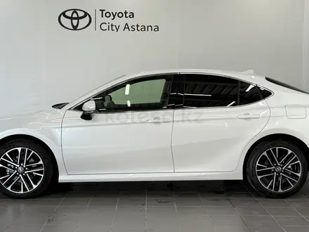 Toyota Camry Luxe eCVT 2025 года за 23 900 000 тг. в Астана – фото 3