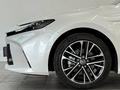 Toyota Camry Luxe eCVT 2025 годаүшін23 900 000 тг. в Астана – фото 17