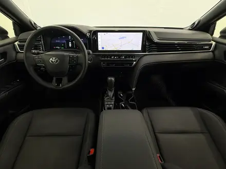Toyota Camry Luxe eCVT 2025 года за 23 900 000 тг. в Астана – фото 8