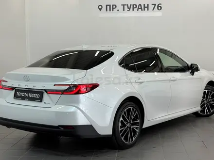 Toyota Camry Luxe eCVT 2025 года за 23 900 000 тг. в Астана – фото 19