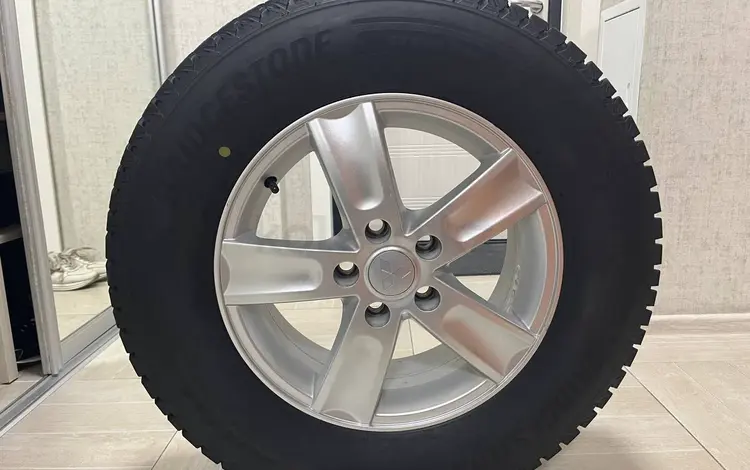 Комплект зимних шин Bridgestone 225/70/R16 Blizzak DM-V3 с дискамиfor420 000 тг. в Астана