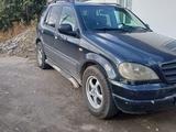 Mercedes-Benz ML 320 1999 годаүшін3 200 000 тг. в Семей – фото 3