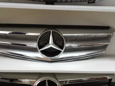 Решетка радиатора Mercedes C w204 за 40 000 тг. в Алматы