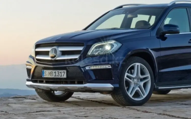 Стекло фары оригинал на Mercedes X166, GL500, GL400 за 105 000 тг. в Астана