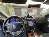 Volkswagen Touareg 2006 года за 4 400 000 тг. в Усть-Каменогорск – фото 2