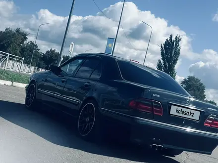 Mercedes-Benz E 55 AMG 1998 года за 6 500 000 тг. в Петропавловск – фото 13