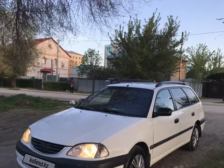 Toyota Avensis 2002 года за 3 600 000 тг. в Актобе – фото 2