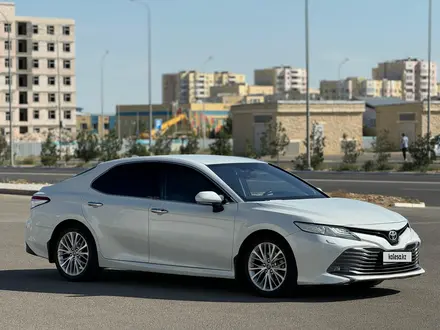 Toyota Camry 2020 года за 12 000 000 тг. в Актау – фото 4