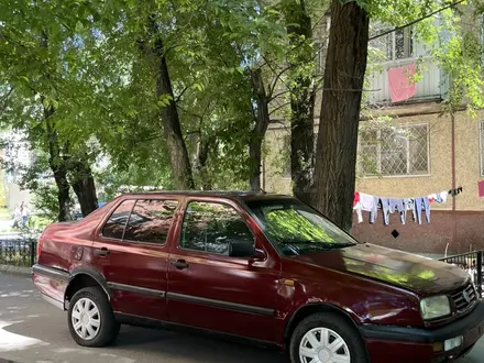 Volkswagen Vento 1993 года за 700 000 тг. в Тараз – фото 2