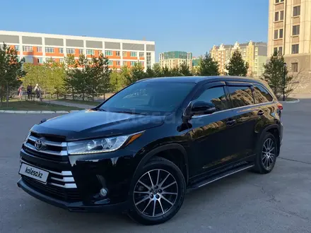 Toyota Highlander 2017 года за 22 000 000 тг. в Астана – фото 2