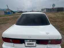 Nissan Sunny, 1992