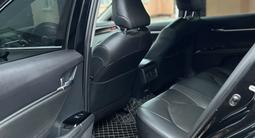 Toyota Camry 2018 годаүшін12 100 000 тг. в Атырау – фото 2