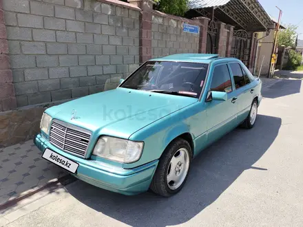 Mercedes-Benz E 220 1994 года за 2 700 000 тг. в Шымкент
