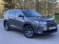 Toyota Highlander 2017 года за 17 200 000 тг. в Караганда