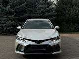 Toyota Camry 2023 года за 17 500 000 тг. в Алматы