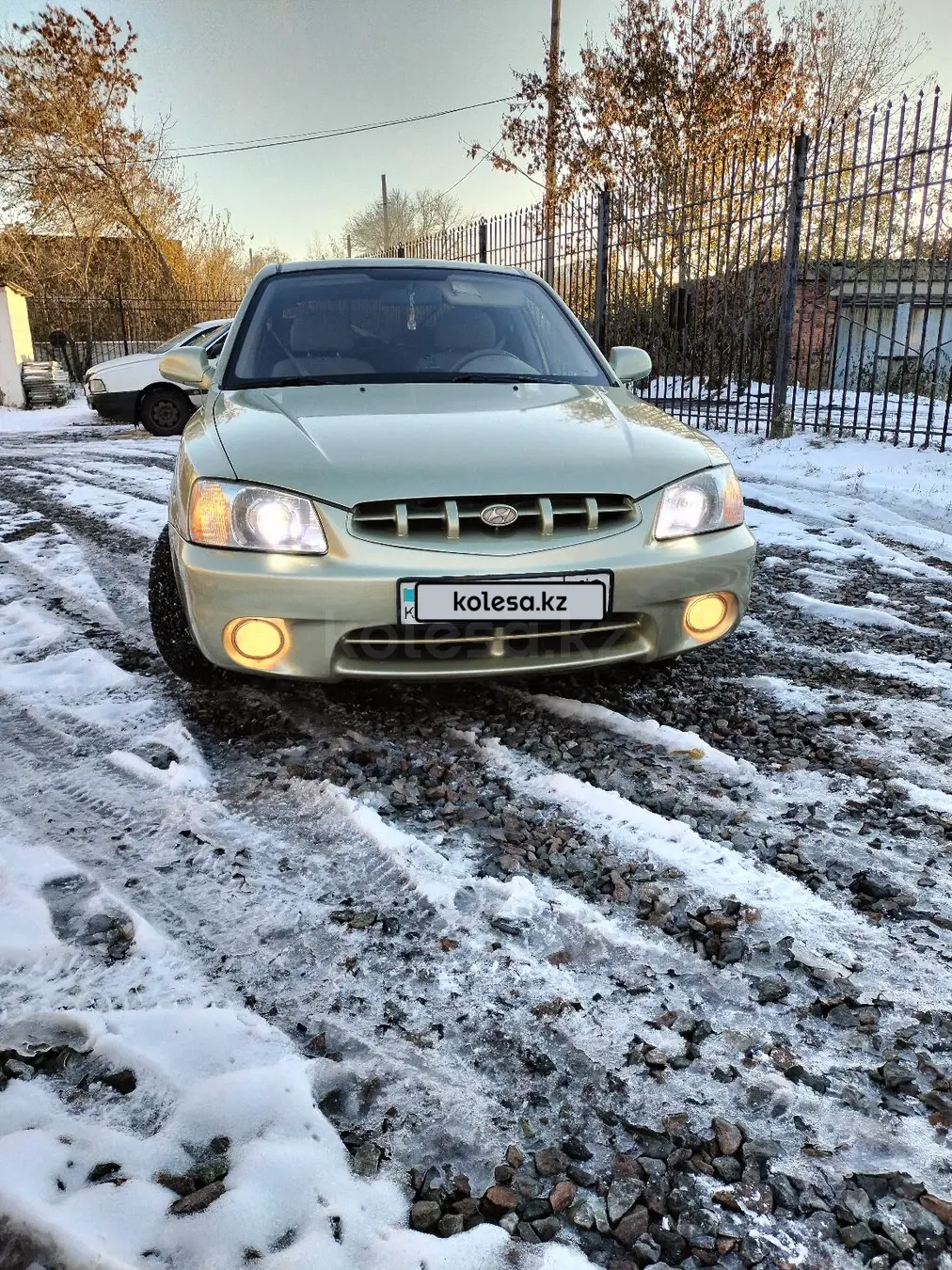 Hyundai Accent, 2001