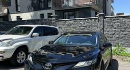 Toyota Camry 2021 года за 14 200 000 тг. в Алматы – фото 3