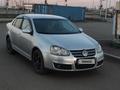 Volkswagen Jetta 2006 года за 3 600 000 тг. в Астана – фото 2