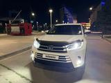 Toyota Highlander 2018 года за 18 200 000 тг. в Алматы