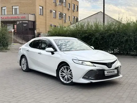 Toyota Camry 2021 года за 13 500 000 тг. в Семей