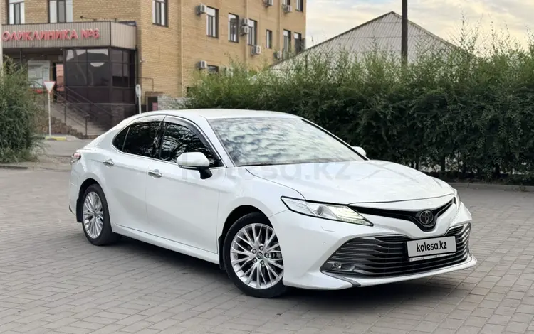Toyota Camry 2021 года за 13 500 000 тг. в Семей