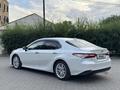 Toyota Camry 2021 года за 13 500 000 тг. в Семей – фото 4