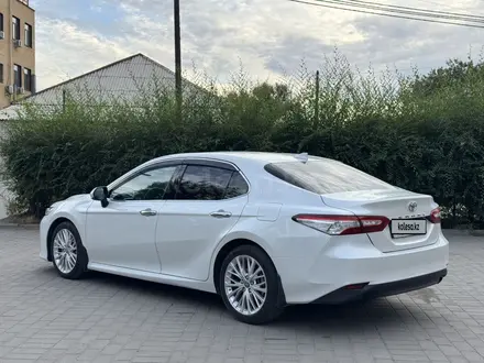 Toyota Camry 2021 года за 13 500 000 тг. в Семей – фото 4