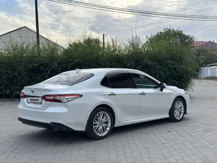 Toyota Camry 2021 года за 13 500 000 тг. в Семей – фото 5