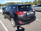 Toyota RAV4 2015 года за 9 100 000 тг. в Астана – фото 2
