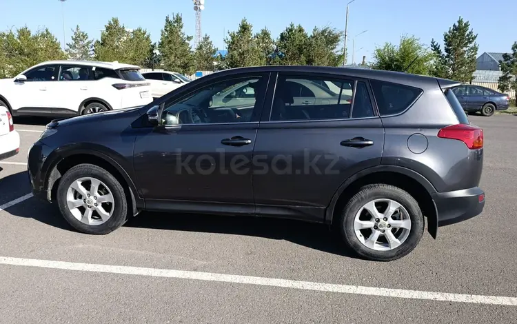 Toyota RAV4 2015 года за 9 700 000 тг. в Астана