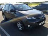 Toyota RAV4 2015 года за 9 100 000 тг. в Астана – фото 4