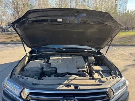 Toyota Land Cruiser 2018 года за 42 800 000 тг. в Астана – фото 40