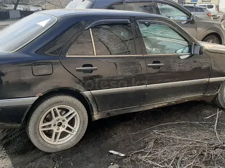 Mercedes-Benz C 280 1997 года за 2 500 000 тг. в Семей – фото 3