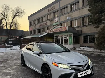 Toyota Camry 2021 года за 13 500 000 тг. в Алматы