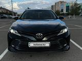 Toyota Camry 2020 года за 12 600 000 тг. в Астана – фото 2