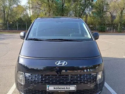 Hyundai Staria 2022 года за 16 500 000 тг. в Алматы – фото 2