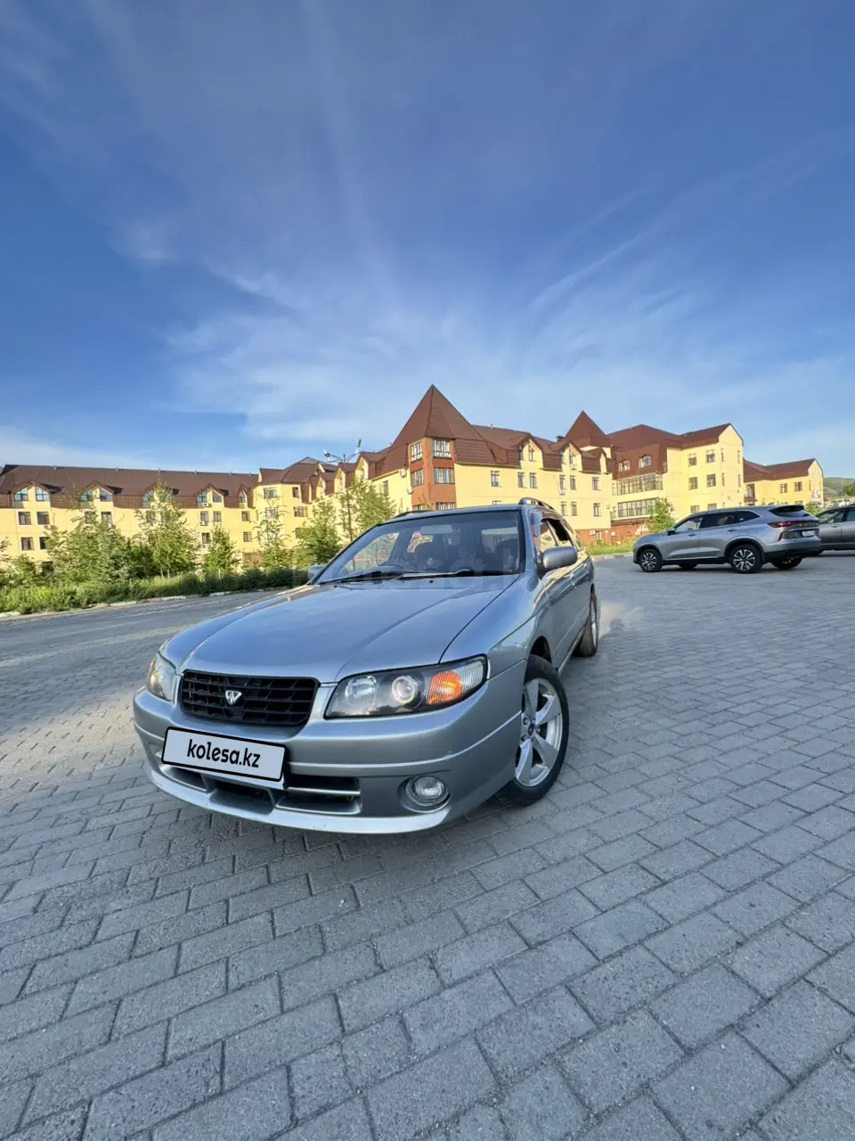 Nissan Avenir, 1999