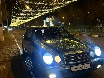 Mercedes-Benz E 280 1998 года за 3 800 000 тг. в Аральск