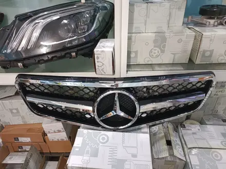 Решётка радиатора amg на W204 mercedes рестайлинг за 95 500 тг. в Астана – фото 2