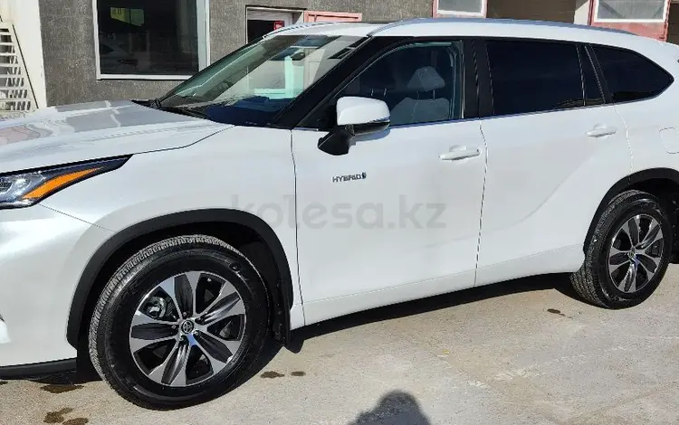 Toyota Highlander 2022 года за 22 300 000 тг. в Актау