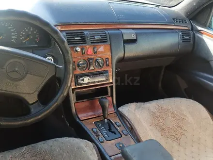 Mercedes-Benz E 200 1996 года за 2 000 000 тг. в Павлодар – фото 2