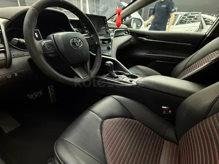Toyota Camry 2021 года за 16 500 000 тг. в Караганда – фото 5