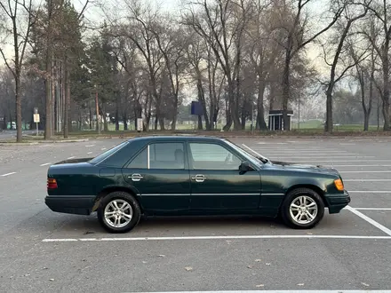 Mercedes-Benz E 220 1995 года за 2 600 000 тг. в Алматы – фото 13