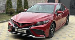 Toyota Camry 2021 года за 14 700 000 тг. в Алматы – фото 3