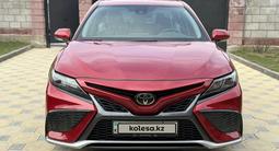 Toyota Camry 2021 года за 14 700 000 тг. в Алматы – фото 4