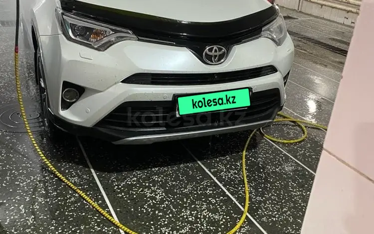 Toyota RAV4 2019 года за 15 200 000 тг. в Астана