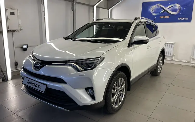 Toyota RAV4 2018 годаfor16 500 000 тг. в Алматы