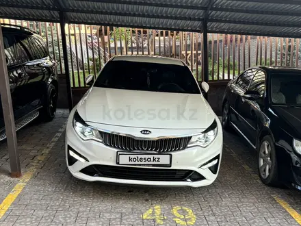 Kia K5 2018 года за 11 000 000 тг. в Алматы