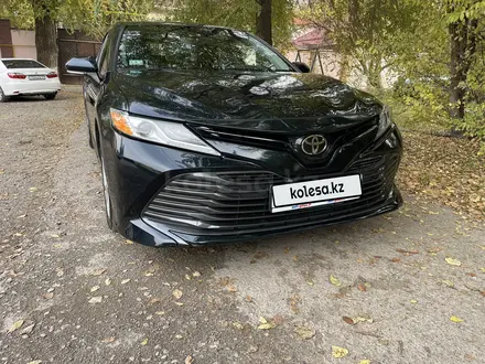 Toyota Camry 2019 года за 13 500 000 тг. в Тараз – фото 2